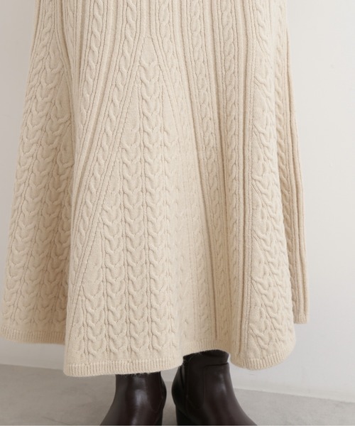 NATURAL BEAUTY BASIC（ナチュラルビューティーベーシック）の「ケーブルスカートニットセットアップ（ワンピース・レディース・ベージュ/ブラウン/ダークブルー・MEDIUM）」の17枚目の写真
