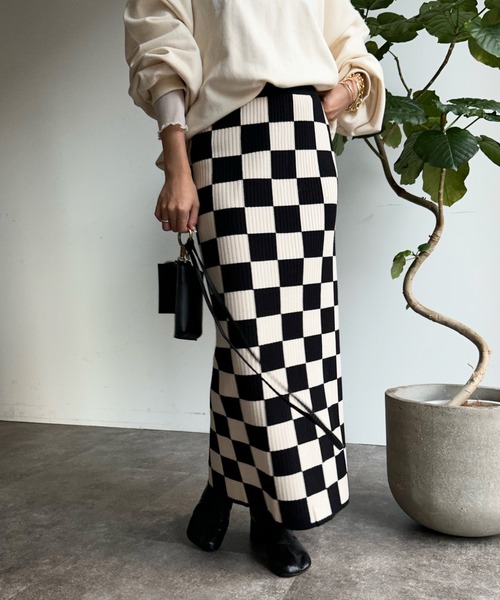 DouDou（ドゥドゥ）の「【WEB限定】ブロックチェックニットタイトスカート（スカート・レディース・オフホワイト/ベージュ・FREE）」の5枚目の写真