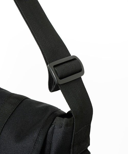 X-girl(エックスガール)の「OVAL LOGO MESSENGER BAG(ショルダーバッグ・レディース・ブラック/グレー・ONE SIZE)」の10枚目の写真