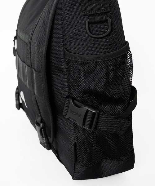 X-girl(エックスガール)の「OVAL LOGO MESSENGER BAG(ショルダーバッグ・レディース・ブラック/グレー・ONE SIZE)」の11枚目の写真