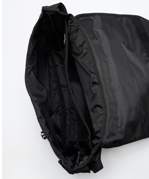 X-girl(エックスガール)の「OVAL LOGO MESSENGER BAG(ショルダーバッグ・レディース・ブラック/グレー・ONE SIZE)」の15枚目の写真