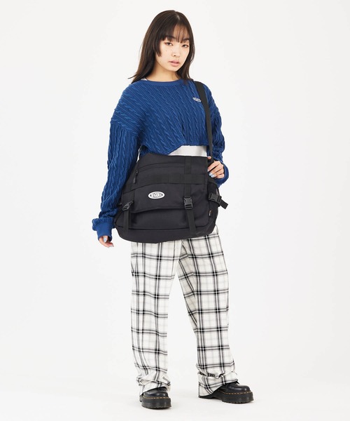 X-girl(エックスガール)の「OVAL LOGO MESSENGER BAG(ショルダーバッグ・レディース・ブラック/グレー・ONE SIZE)」の17枚目の写真