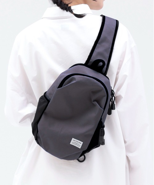リサイクルポリエステルボディバッグ 容量6L COMPACT DAY BAG（ボディ