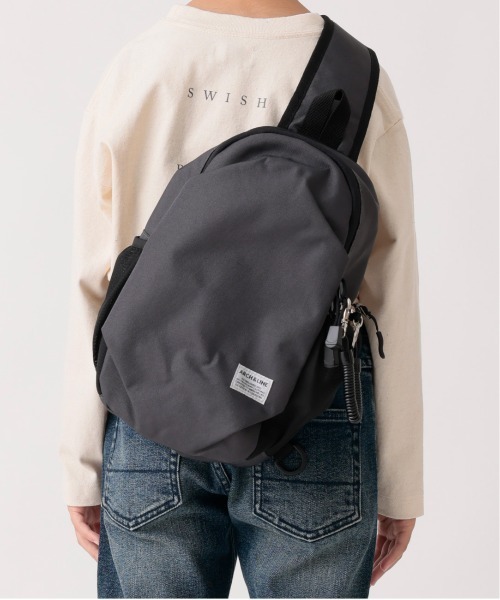 リサイクルポリエステルボディバッグ 容量6L COMPACT DAY BAG（ボディ