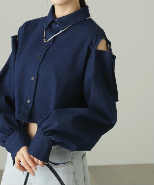 FREE'S MART(フリーズマート)の「◆肩スリットボリュームスリーブショート丈シャツ(シャツ/ブラウス・レディース・ネイビー/ブルー/ホワイト・FREE)」の4枚目の写真