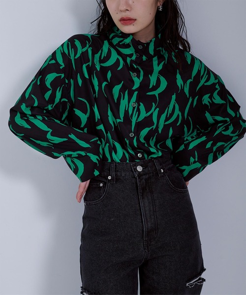 miette（ミエット）の「プリントハイネックシャツ（シャツ/ブラウス・レディース・オフホワイト/ブラック/グリーン系その他/ピンク・FREE）」の2枚目の写真