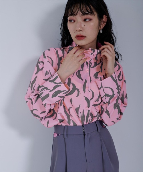 miette（ミエット）の「プリントハイネックシャツ（シャツ/ブラウス・レディース・オフホワイト/ブラック/グリーン系その他/ピンク・FREE）」の4枚目の写真