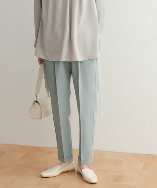 URBAN RESEARCH DOORS（アーバンリサーチドアーズ）の「ストレッチテーパードイージーパンツ（その他パンツ・レディース・ライトベージュ/ライトブルー/ブラック・X-SMALL/SMALL/MEDIUM）」の8枚目の写真