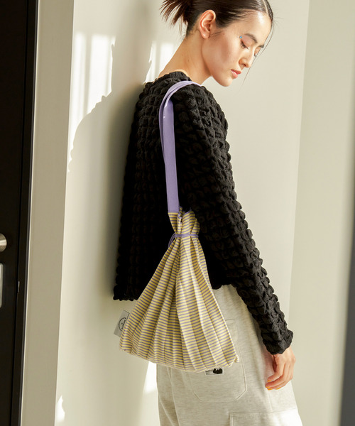 VENCEEXCHANGE（ヴァンスエクスチェンジ）の「配色プリーツボーダートート（トートバッグ・レディース・イエロー/グリーン/ピンク/ブルー・FREE）」の3枚目の写真