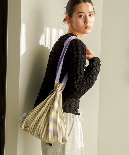 VENCEEXCHANGE（ヴァンスエクスチェンジ）の「配色プリーツボーダートート（トートバッグ・レディース・イエロー/グリーン/ピンク/ブルー・FREE）」の7枚目の写真