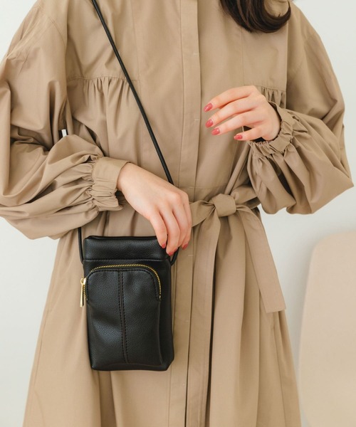 RODE SKO（ロデスコ）の「ミニセンターラインショルダーバッグ（ショルダーバッグ・レディース・ベージュ/ブラック/オフホワイト・ONE）」の3枚目の写真