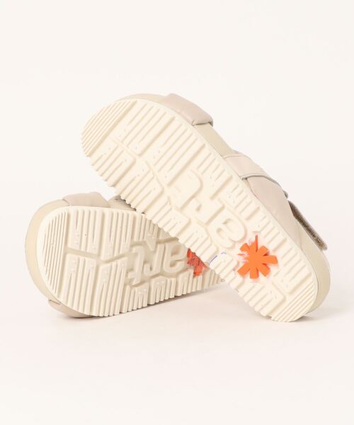 inter-chaussures(インターショシュール)の「【Art】フットベットパフストラップサンダル(E32203)(サンダル・レディース・ライトベージュ/ライトブルー/ブラック・36/37/38/39)」の4枚目の写真