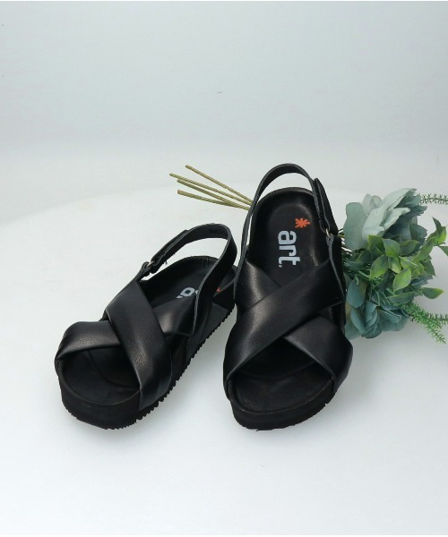 inter-chaussures(インターショシュール)の「【Art】フットベットパフストラップサンダル(E32203)(サンダル・レディース・ライトベージュ/ライトブルー/ブラック・36/37/38/39)」の2枚目の写真