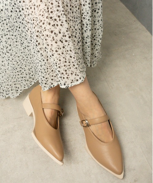 Fabby fabby(ファビィーファビィー)の「ストラップポインテッドパンプス(パンプス・レディース・ブラック/ベージュ/オフホワイト・LARGE/SMALL/MEDIUM)」の1枚目の写真
