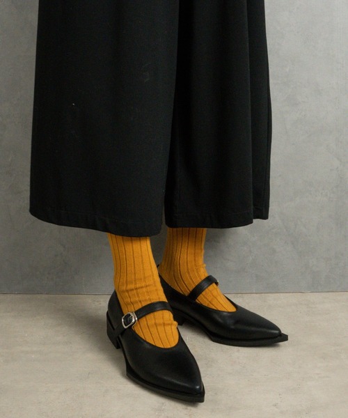 Fabby fabby(ファビィーファビィー)の「ストラップポインテッドパンプス(パンプス・レディース・ブラック/ベージュ/オフホワイト・LARGE/SMALL/MEDIUM)」の8枚目の写真