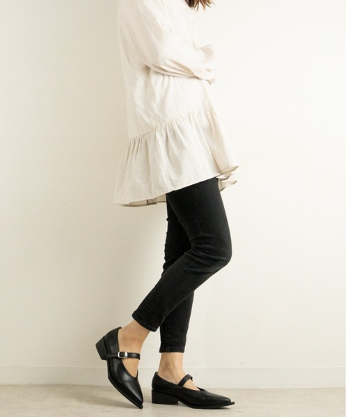 Fabby fabby(ファビィーファビィー)の「ストラップポインテッドパンプス(パンプス・レディース・ブラック/ベージュ/オフホワイト・LARGE/SMALL/MEDIUM)」の9枚目の写真