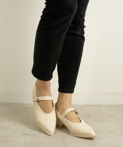 Fabby fabby(ファビィーファビィー)の「ストラップポインテッドパンプス(パンプス・レディース・ブラック/ベージュ/オフホワイト・LARGE/SMALL/MEDIUM)」の11枚目の写真