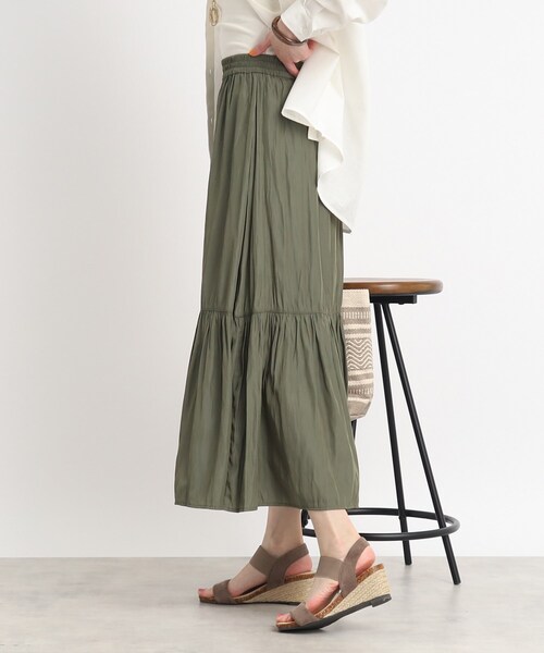 SHOO・LA・RUE（シューラルー）の「◆トレンドライクなヴィンテージサテン ティアードスカート（スカート・レディース・ブルー/オリーブ/ライトグレー/ブラック・00）」の19枚目の写真