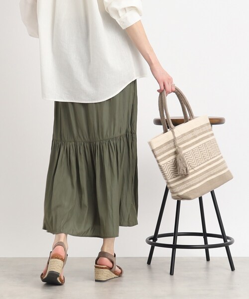 SHOO・LA・RUE（シューラルー）の「◆トレンドライクなヴィンテージサテン ティアードスカート（スカート・レディース・ブルー/オリーブ/ライトグレー/ブラック・00）」の7枚目の写真