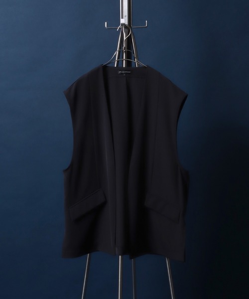 ANPAS(アンパス)の「Drape Twill Fabric Oversized No Collar Gilet/別注 ドレープツイル オーバーサイズ ノーカラー ジレベスト(ベスト・メンズ・ベージュ/チャコール/ブラック・L/M)」の2枚目の写真