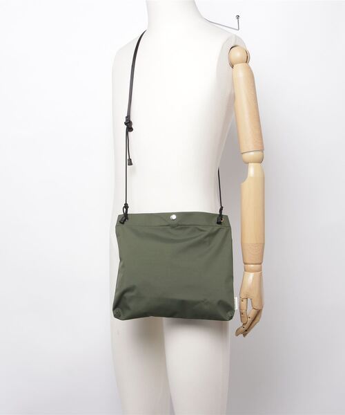 NUNC（ヌンク）の「nunc NN104 3 Layered Nylon Sacoche（ショルダーバッグ・メンズ・ブラック/ベージュ/オリーブ・FREE）」の11枚目の写真