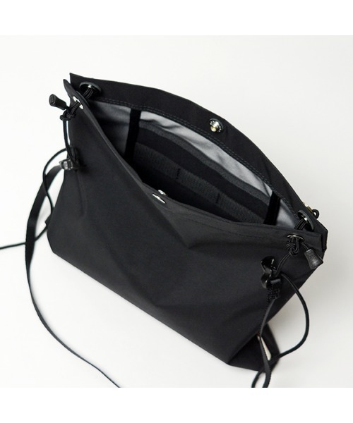 NUNC（ヌンク）の「nunc NN104 3 Layered Nylon Sacoche（ショルダーバッグ・メンズ・ブラック/ベージュ/オリーブ・FREE）」の6枚目の写真