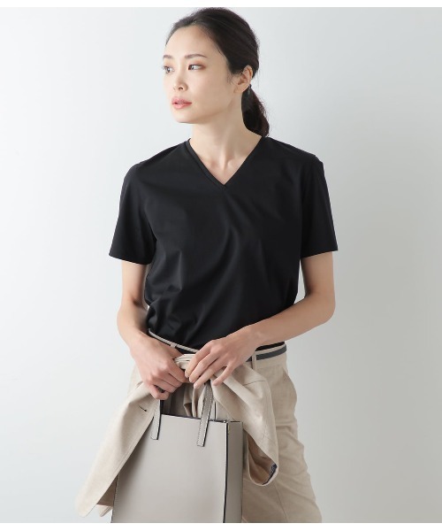 NEWYORKER(ニューヨーカー)の「ソルシールド 半袖Vネックカットソー(Tシャツ/カットソー・レディース・ホワイト/ライトグレー/サックスブルー/ブラック・L/M)」の3枚目の写真