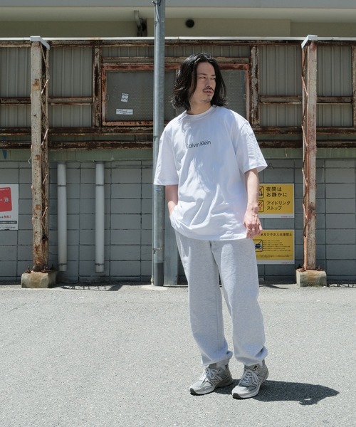 Lulu & Arnie(るるあんどあーにー)の「Calvin Klein / カルバン クライン SS RLXD STANDARD LOGO リラックスフィット ロゴ クルーネック 半袖 Tシャツ(Tシャツ/カットソー・メンズ・ブラック/ホワイト・MEDIUM/LARGE/X-LARGE)」の15枚目の写真