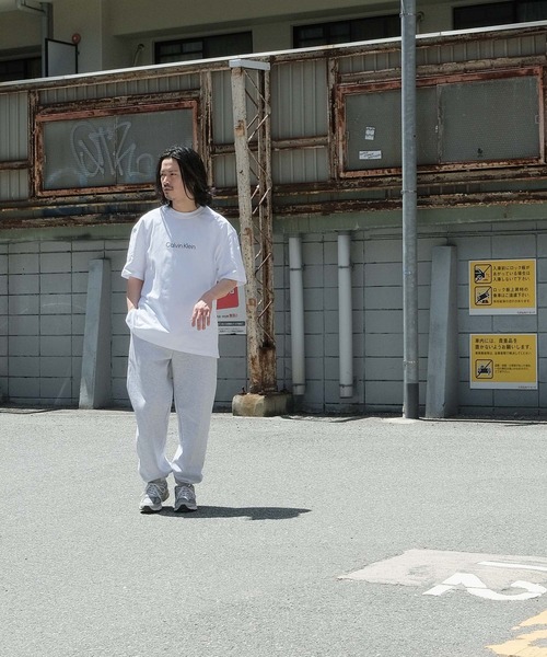 Lulu & Arnie(るるあんどあーにー)の「Calvin Klein / カルバン クライン SS RLXD STANDARD LOGO リラックスフィット ロゴ クルーネック 半袖 Tシャツ(Tシャツ/カットソー・メンズ・ブラック/ホワイト・MEDIUM/LARGE/X-LARGE)」の14枚目の写真