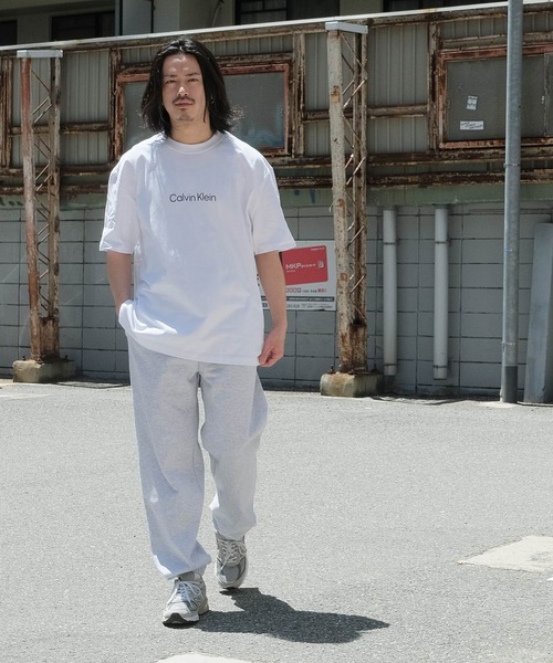 Lulu & Arnie(るるあんどあーにー)の「Calvin Klein / カルバン クライン SS RLXD STANDARD LOGO リラックスフィット ロゴ クルーネック 半袖 Tシャツ(Tシャツ/カットソー・メンズ・ブラック/ホワイト・MEDIUM/LARGE/X-LARGE)」の17枚目の写真