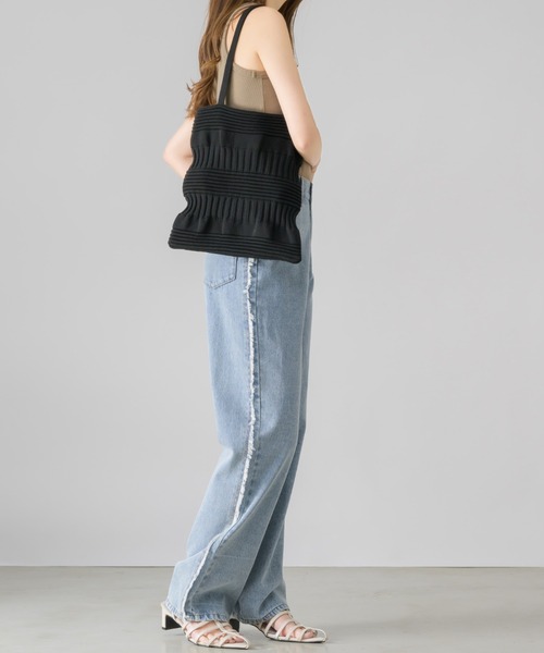 NEUNA（ヌナ）の「ニットウェーブショルダー/ハンドバッグ（ショルダーバッグ・レディース・ブラック/アイボリー・FREE）」の6枚目の写真