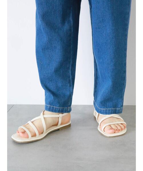 ehka sopo(エヘカソポ)の「ナロ―ストラップサンダル(サンダル・レディース・ベージュ/ブラック/オフホワイト・M/L)」の8枚目の写真