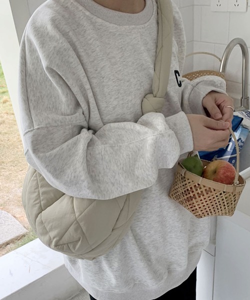 florist（フローリスト）の「【2WAY/軽量】【ユニセックス】キルティングライクなハーフムーンノットショルダーバッグ/トートバッグ（メッセンジャーバッグ・レディース・ブラック/ライトブラウン/オフホワイト・FREE）」の6枚目の写真