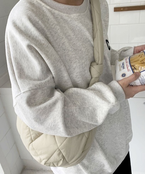 florist（フローリスト）の「【2WAY/軽量】【ユニセックス】キルティングライクなハーフムーンノットショルダーバッグ/トートバッグ（メッセンジャーバッグ・レディース・ブラック/ライトブラウン/オフホワイト・FREE）」の7枚目の写真