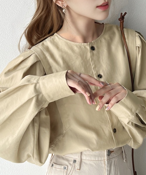 classicalelf(クラシカルエルフ)の「大人のかわいい上品さ 2wayボリュームスリーブブラウス(シャツ/ブラウス・レディース・ベージュ/オフホワイト/ブルー/ライトグレー・SMALL/LARGE/X-LARGE/MEDIUM)」の3枚目の写真