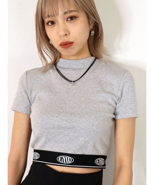EMODA（エモダ）の「ジャガードフィットTシャツ（Tシャツ/カットソー・レディース・グレー/ブルー/ホワイト/ブラック・FREE）」の5枚目の写真