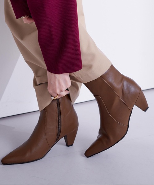 UR'S（ユアーズ）の「6.5cmヒールポインテッドトゥショートブーツ（ブーツ・レディース・アイボリー/ブラック/ブラウン・S/M/L/LL）」の3枚目の写真