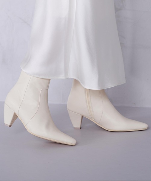 UR'S（ユアーズ）の「6.5cmヒールポインテッドトゥショートブーツ（ブーツ・レディース・アイボリー/ブラック/ブラウン・S/M/L/LL）」の9枚目の写真