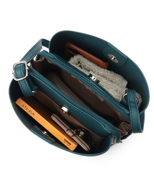 SHOO・LA・RUE（シューラルー）の「◆【軽量】ふわっと軽い三層ショルダーバッグ（ショルダーバッグ・レディース・ベージュ系4/ピンク系/ブラック系4/ブルー/ダークグリーン/ブラック・00）」の18枚目の写真