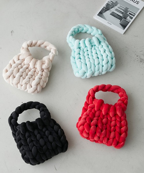 forksy.（フォルクシー）の「【forksy.】ベロアマンドゥバッグ（ハンドバッグ・レディース・ミント/ブラック/アイボリー/レッド・FREE）」の5枚目の写真