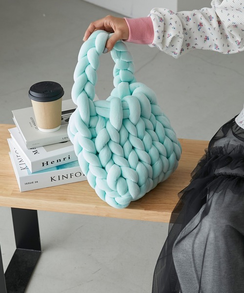 forksy.（フォルクシー）の「【forksy.】ベロアマンドゥバッグ（ハンドバッグ・レディース・ミント/ブラック/アイボリー/レッド・FREE）」の6枚目の写真