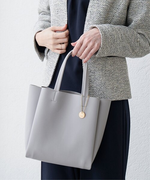 ikka(イッカ)の「【雑誌InRed11月号掲載】GOKU楽PU三層ミニトートバッグ(トートバッグ・レディース・ブラック/ベージュ/グリーン/ピンク/グレー/オフホワイト/イエロー/ブラウン/ライトグレー/キャメル/シルバー系/レッド/グリーン系・FREE)」の5枚目の写真