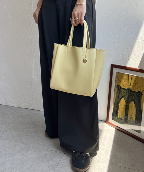 ikka(イッカ)の「【雑誌InRed11月号掲載】GOKU楽PU三層ミニトートバッグ(トートバッグ・レディース・ブラック/ベージュ/グリーン/ピンク/グレー/オフホワイト/イエロー/ブラウン/ライトグレー/キャメル/シルバー系/レッド/グリーン系・FREE)」の9枚目の写真