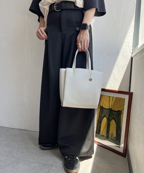 ikka(イッカ)の「【雑誌InRed11月号掲載】GOKU楽PU三層ミニトートバッグ(トートバッグ・レディース・ブラック/ベージュ/グリーン/ピンク/グレー/オフホワイト/イエロー/ブラウン/ライトグレー/キャメル/シルバー系/レッド/グリーン系・FREE)」の4枚目の写真