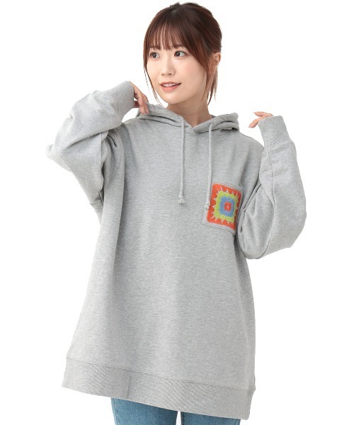 チチカカ（チチカカ）の「クロシェ刺繍スウェットプルパーカー（パーカー・レディース・グレー/ブラック/イエロー・FREE）」の9枚目の写真