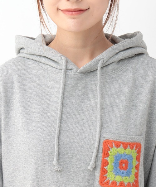チチカカ（チチカカ）の「クロシェ刺繍スウェットプルパーカー（パーカー・レディース・グレー/ブラック/イエロー・FREE）」の13枚目の写真