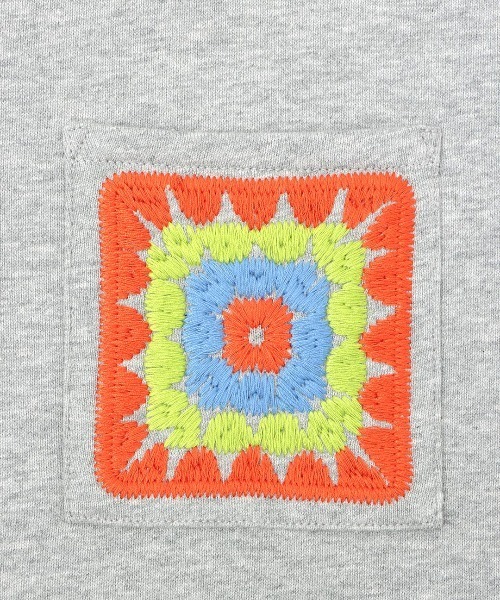 チチカカ（チチカカ）の「クロシェ刺繍スウェットプルパーカー（パーカー・レディース・グレー/ブラック/イエロー・FREE）」の18枚目の写真