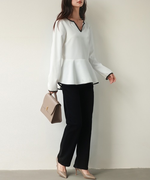 SAISON DE PAPILLON（セゾンドパピヨン）の「キーネックペプラムトップス（Tシャツ/カットソー・レディース・ベージュ/ブラック/ホワイト・M/L）」の9枚目の写真