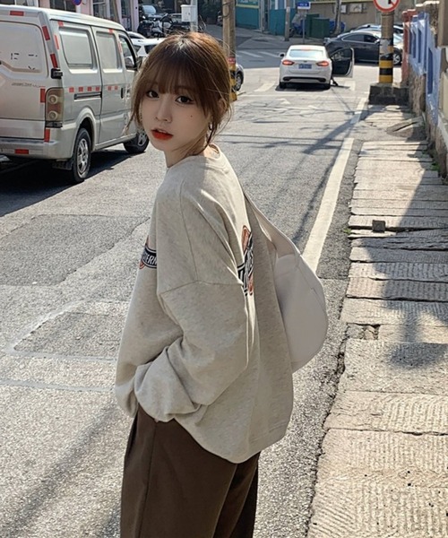 Chaco closet(チャコ クローゼット)の「バックプリントロゴオーバーサイズスウェットプルオーバー(スウェット・レディース・ネイビー/杢グレー・FREE)」の5枚目の写真