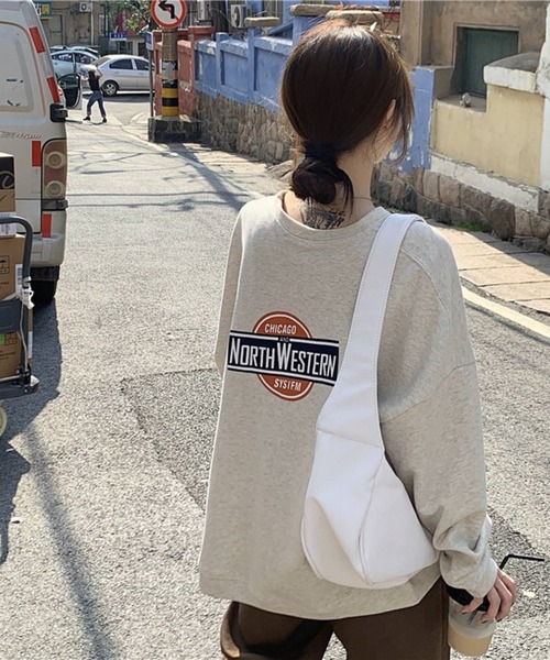 Chaco closet(チャコ クローゼット)の「バックプリントロゴオーバーサイズスウェットプルオーバー(スウェット・レディース・ネイビー/杢グレー・FREE)」の9枚目の写真